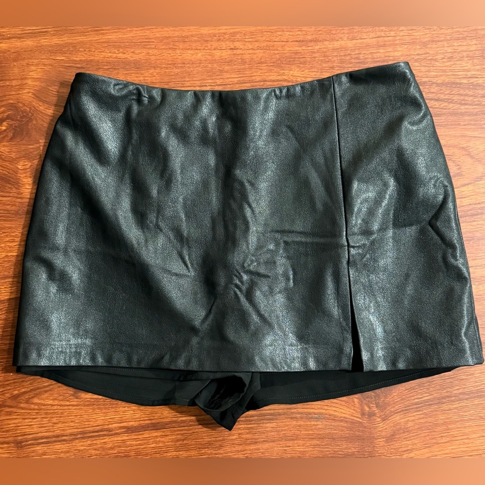Amanda Uprichard x REVOLVE Dale Skort in Black Leather- Women’s Size M - Picture 3 of 11